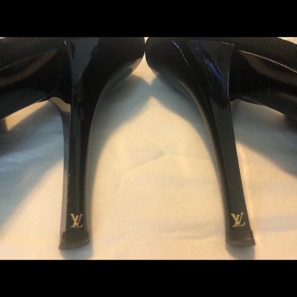 Louis Vuitton Suede Heels - Picture 5 of 6